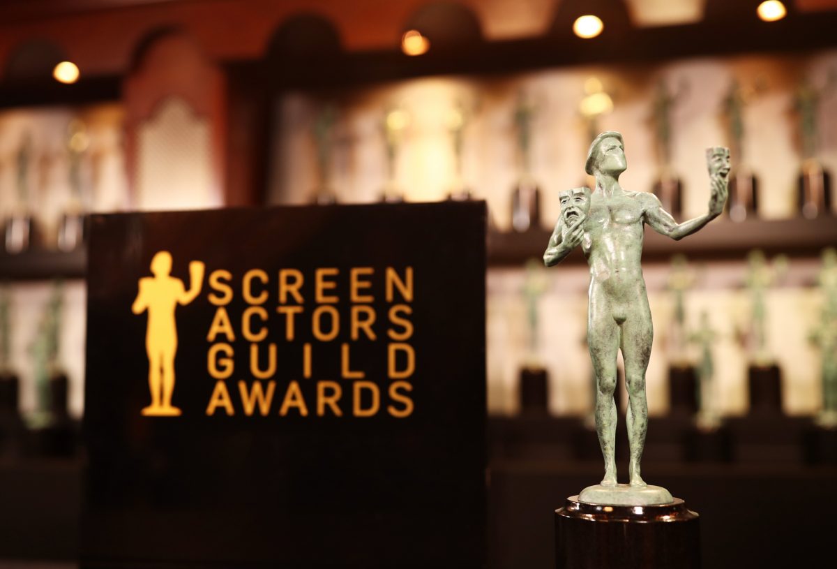 Statue des SAG Awards 2022 devant le panneau de la Screen Actors Guild