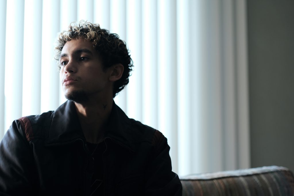 Elliot (Dominic Fike) dans l'épisode 'Euphoria' Saison 2 'Stand Still Like the Hummingbird'