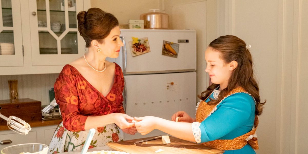Danielle Langlois dans le rôle de Janet, Kya Kruse dans le rôle de Rebecca dans This Is Us.