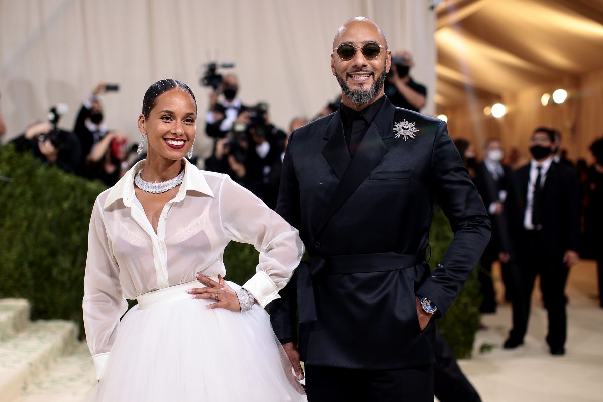 Alicia Keys et Swizz Beatz posent pour des photos au Met Gala 2021
