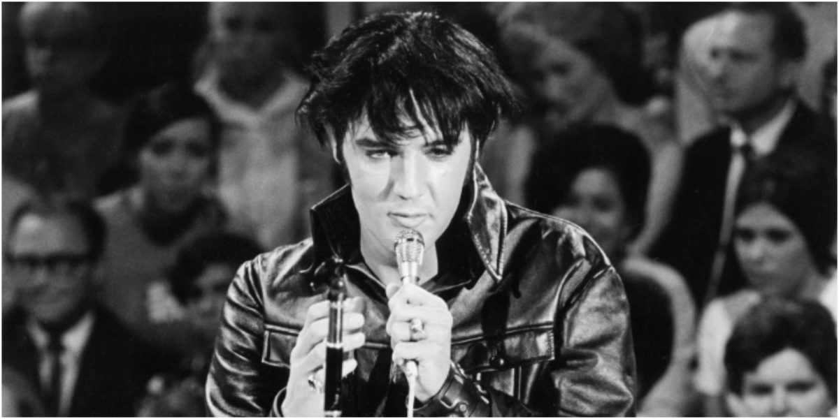 Elvis Presley porte du cuir noir sur une photo promotionnelle.