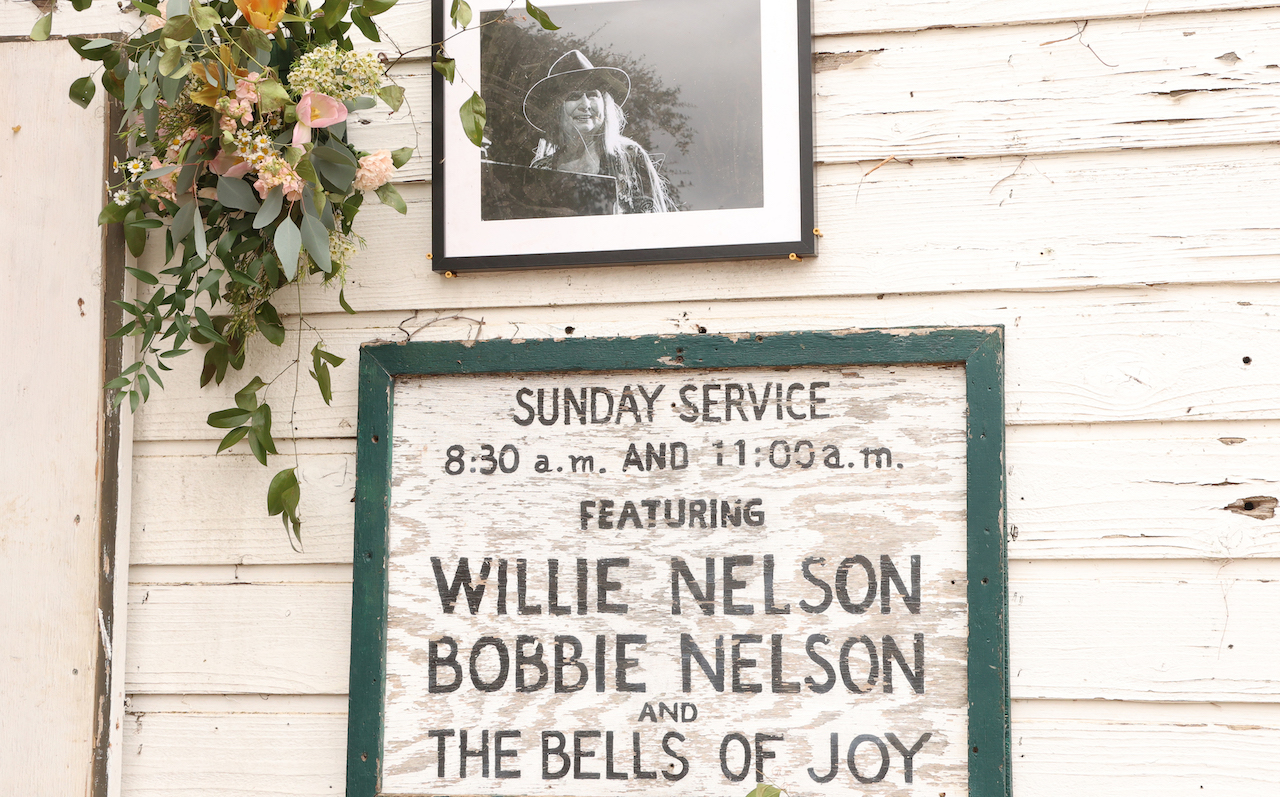 Un hommage à Bobbie Nelson au service dominical de Willie Nelson
