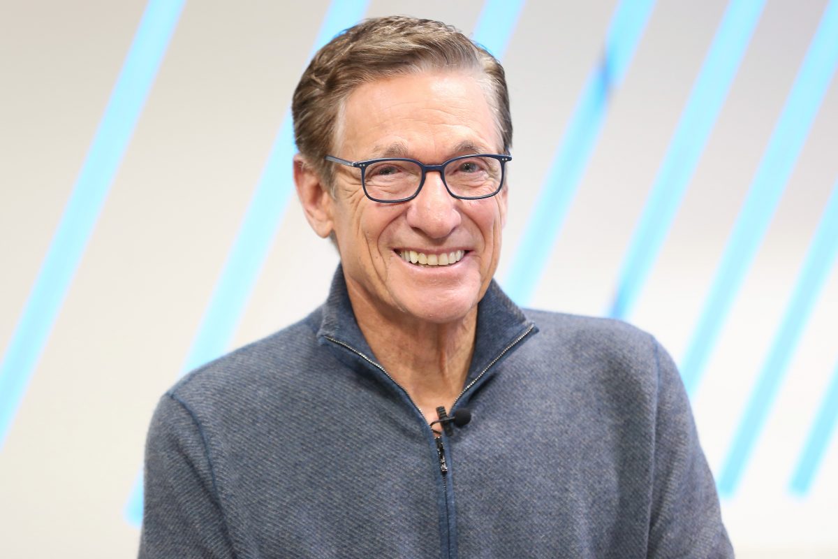 Maury Povich souriant lors d'une visite à 'People Now'