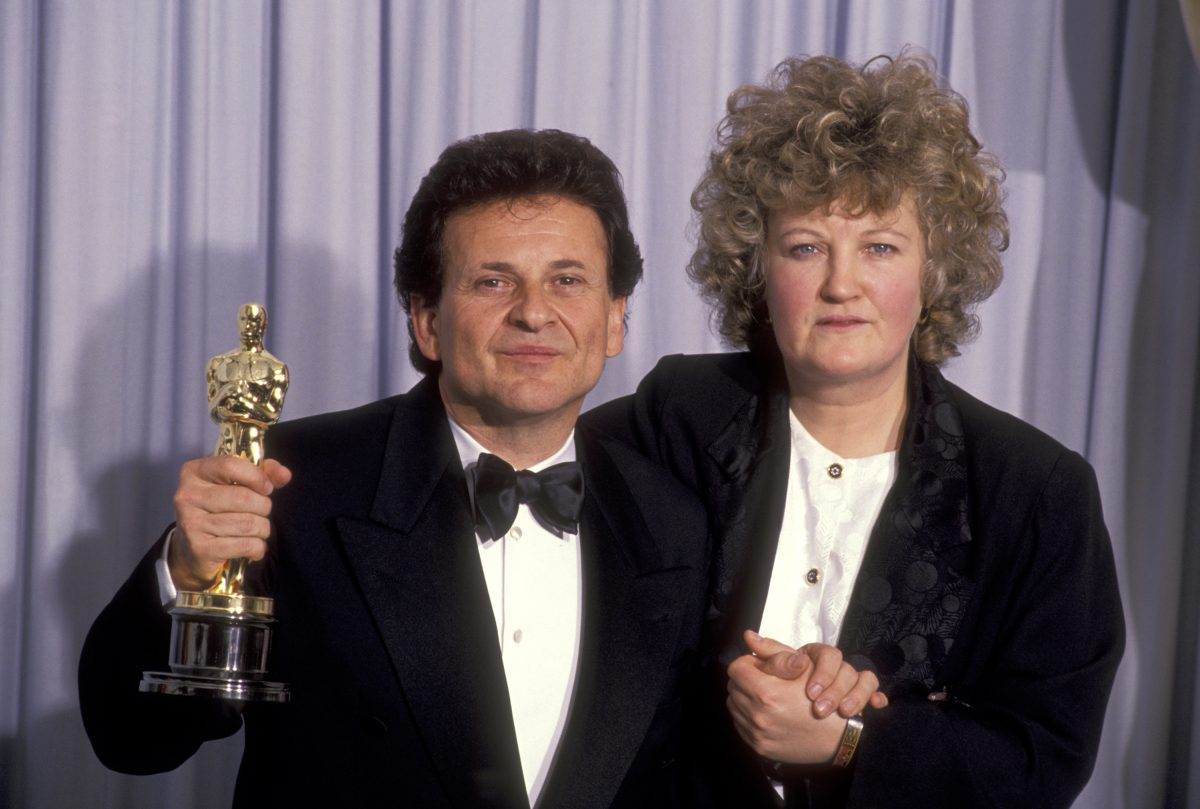 Joe Pesci et Branda Fricker sont photographiés après la victoire aux Oscars de Joe Pesci en 1991
