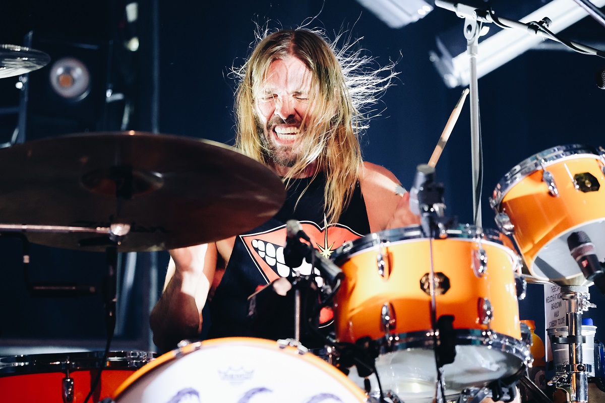 Taylor Hawkins des Foo Fighters sur scène