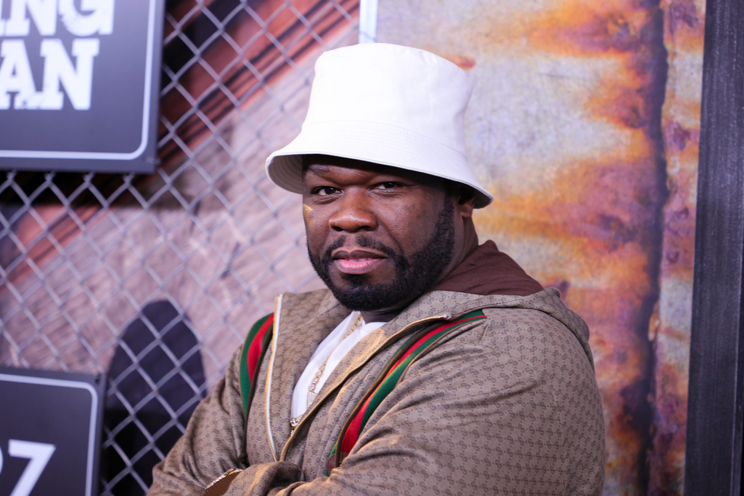 50 Cent portant un bob