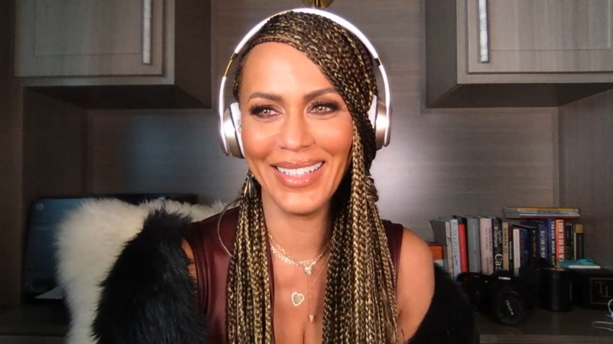 Capture d'écran de Nicole Ari Parker rejoignant 