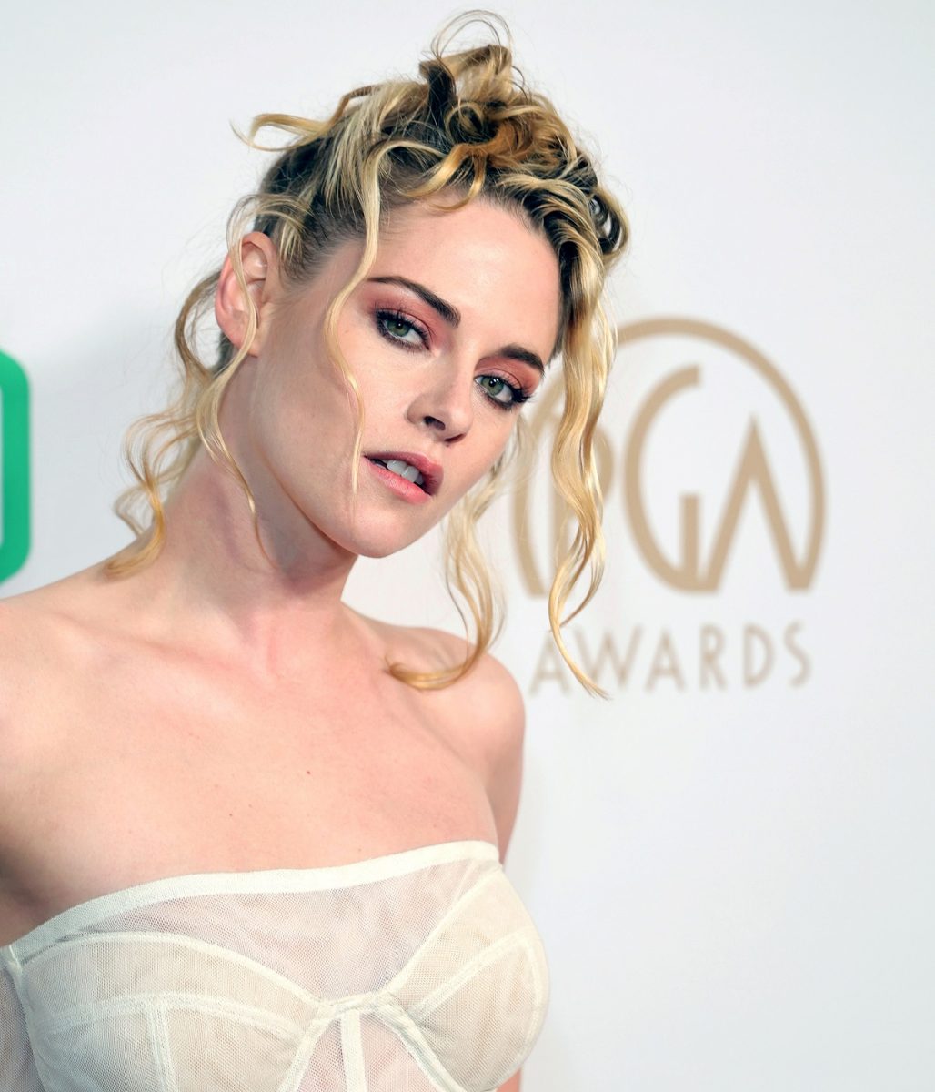 Kristen Stewart, qui possède un manoir à Los Feliz, pose sur le tapis rouge lors de la 33e édition des Producers Guild Awards