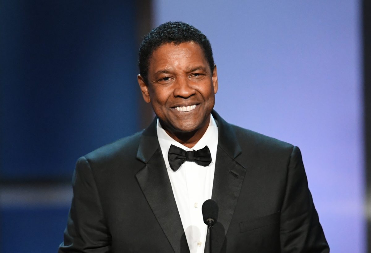 Denzel Washington. qui possède des manoirs à Beverly Hills et à New York, prend la parole sur scène lors du 47e AFI Life Achievement Award