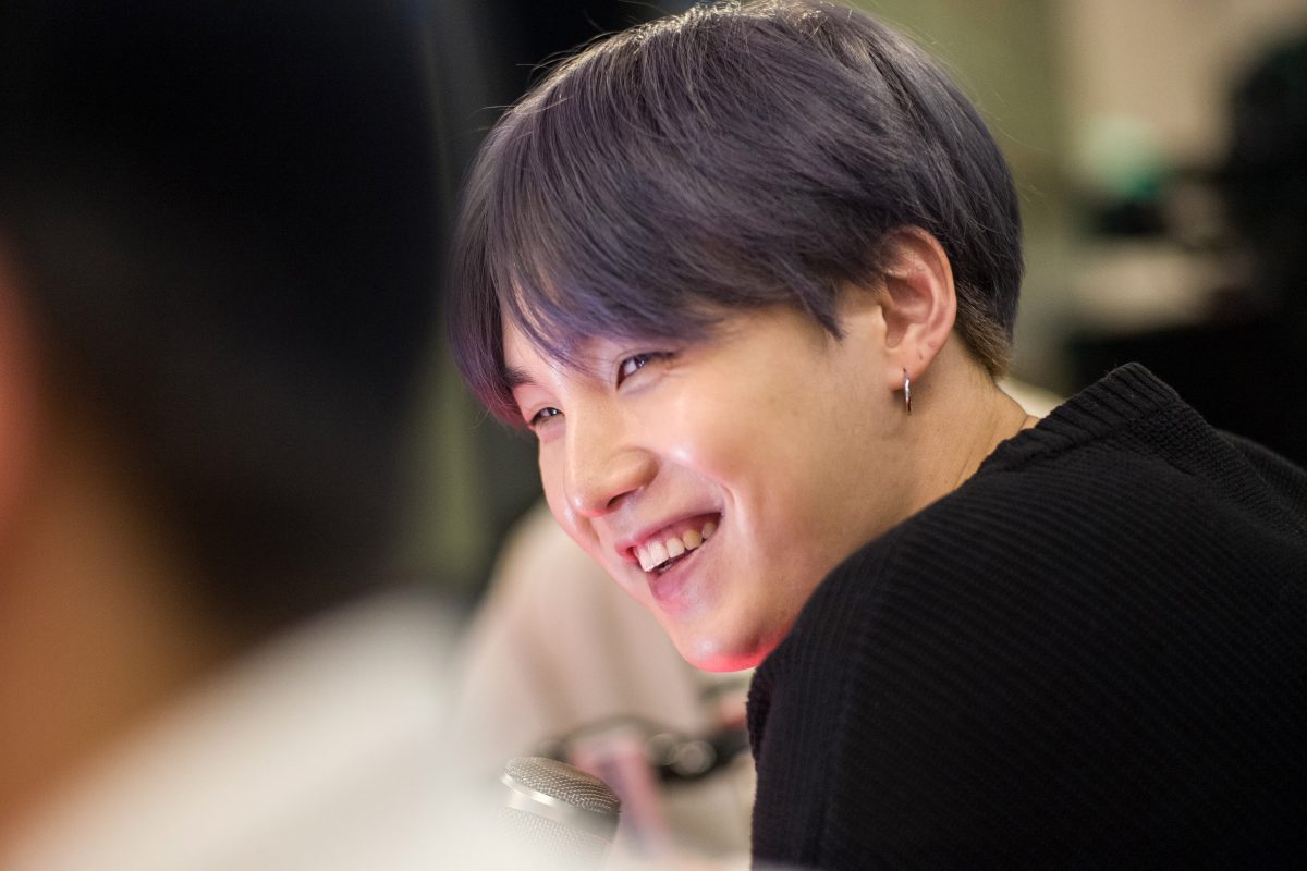 Suga de BTS dans l'émission du matin Elvis Duran Z100