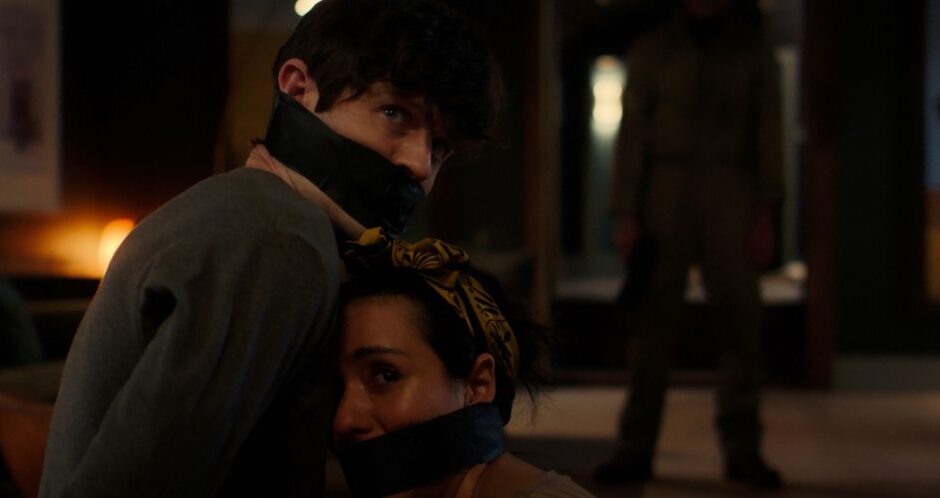 Critique du film &lsquo;Barbarians&rsquo;: Iwan Rheon et Tom Cullen captivent dans le film Toxic Masculinity Home Invasion