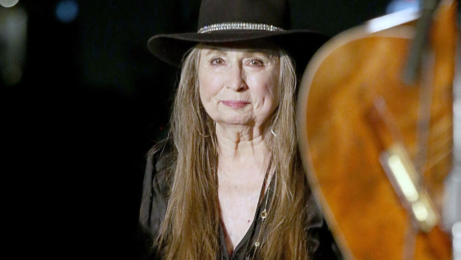 Comment Willie Nelson a rendu hommage à &lsquo;Sister Bobbie&rsquo; Nelson lors de la réunion de 2022 Luck