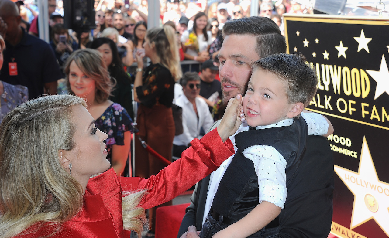 Carrie Underwood et sa famille assistent à sa cérémonie de remise des étoiles sur le Hollywood Walk of Fame en 2018