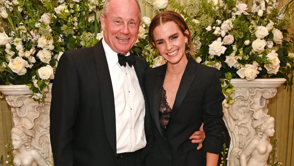 Emma Watson explique comment ses parents l&rsquo;ont gardée « terre à terre »