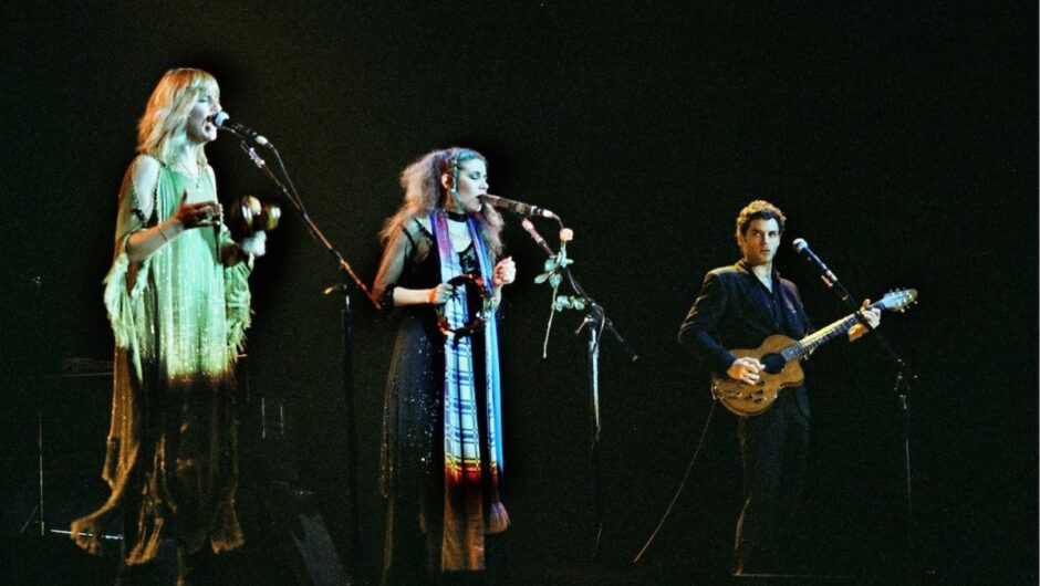 Comment Stevie Nicks a parfois irrité Christine McVie et Lindsey Buckingham à mort, « Comme un petit insecte »