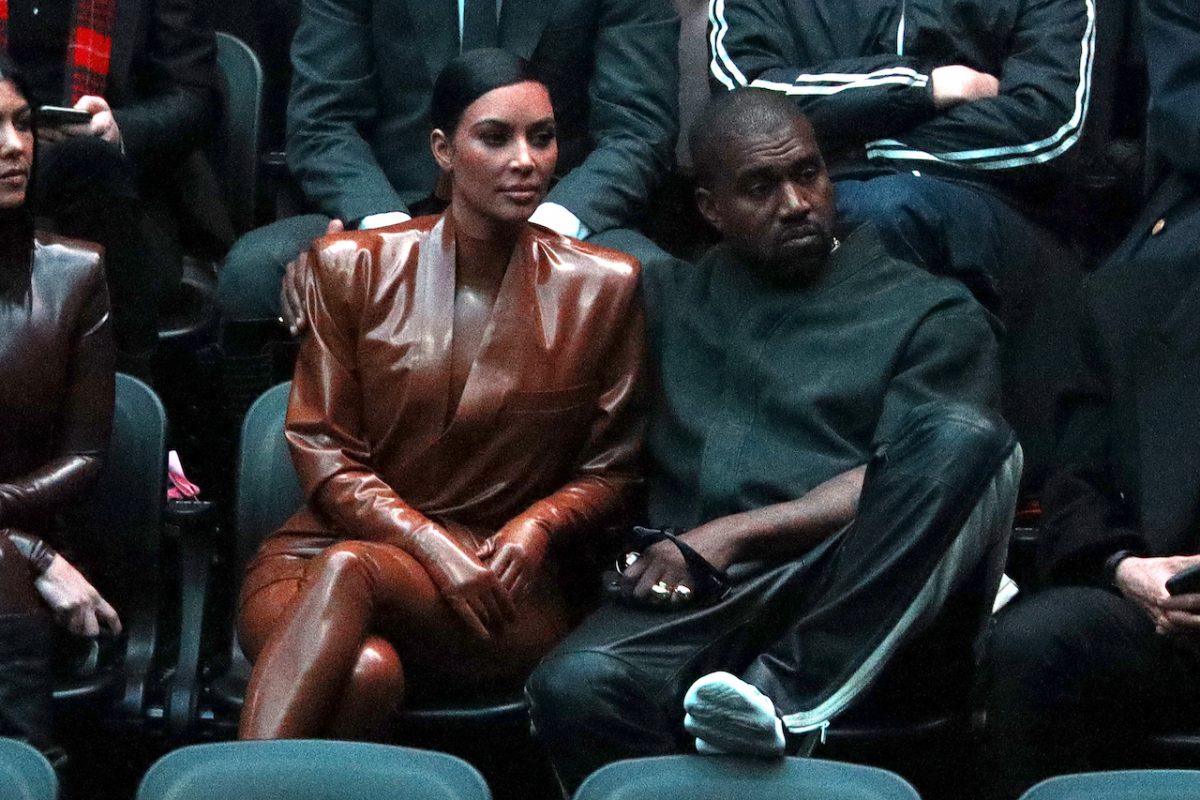 Kim Kardashian et Kanye West pris au dépourvu lors d'un défilé de mode