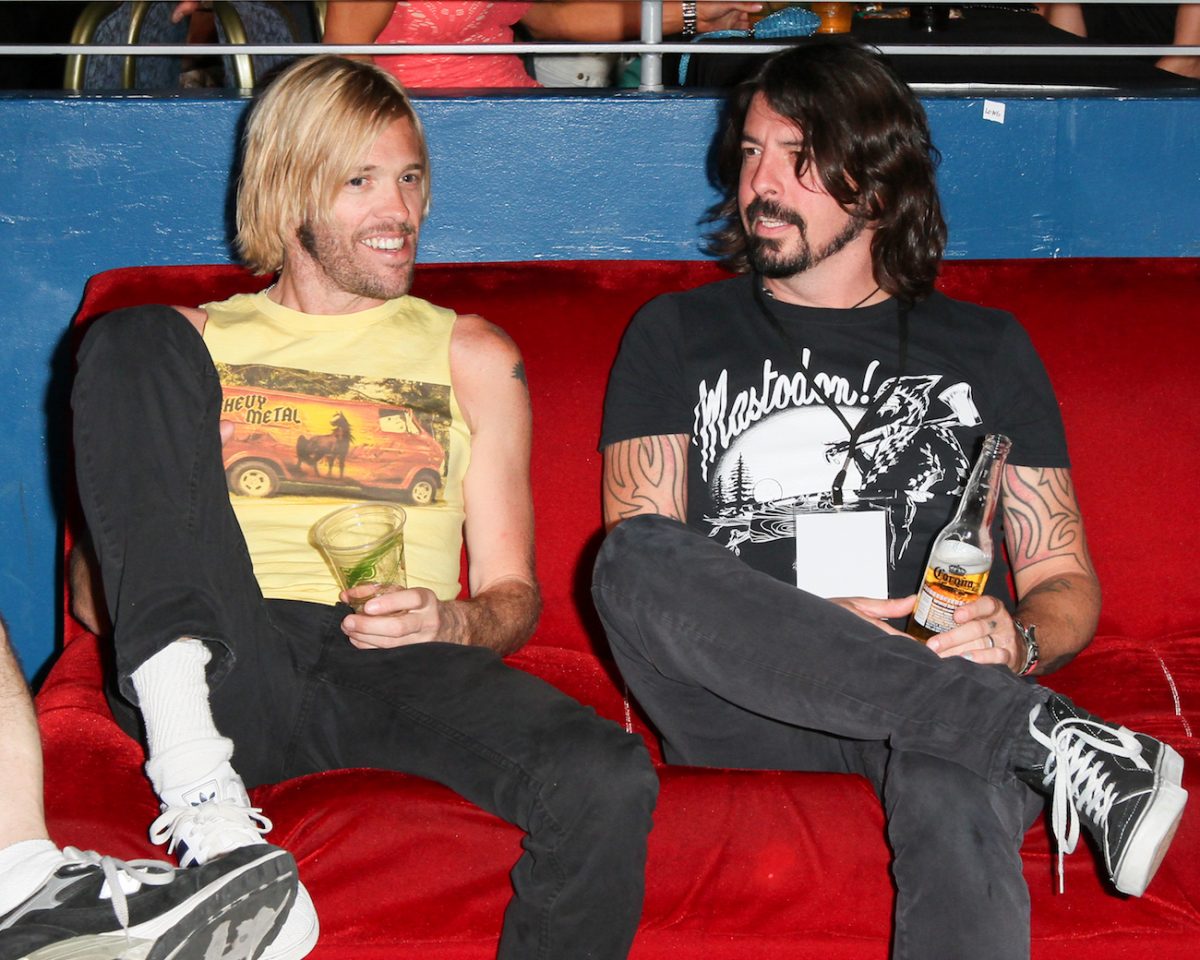 Taylor Hawkins et Dave Grohl assistent aux Billabong XXL Big Wave Awards en 2012.