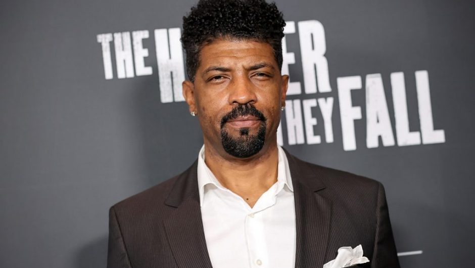 Le comédien Deon Cole a une fois expliqué pourquoi Katt Williams a qualifié ses blagues de « garbage »