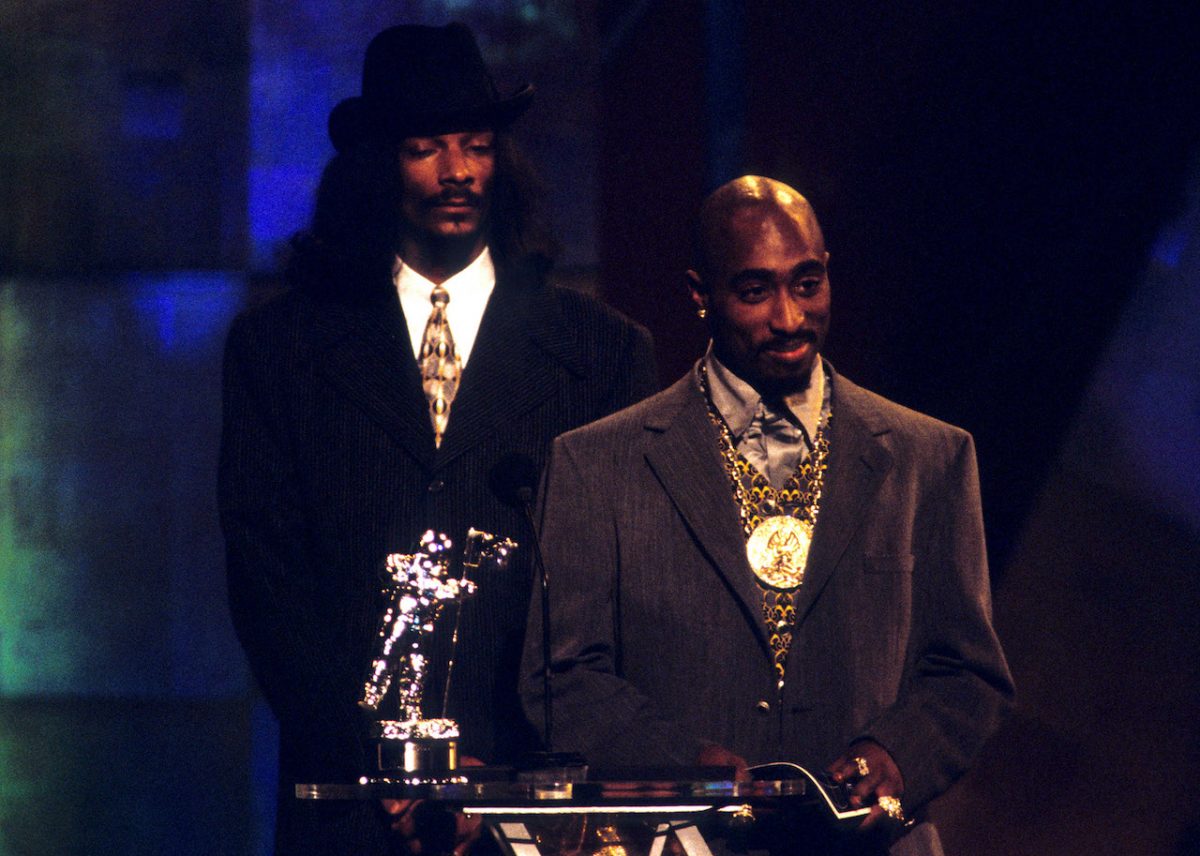 Snoop Dogg et Tupac Shakur acceptent le prix