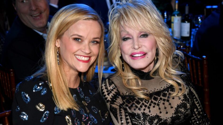 Dolly Parton a déclaré que Reese Witherspoon avait besoin d&rsquo;un « gros vieux boulot » pour la jouer dans un film