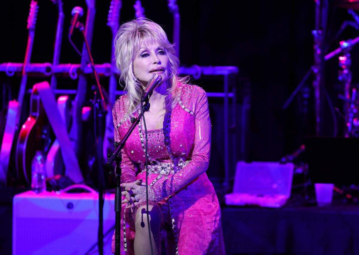 Dolly Parton se produit au concert d'adieu au cancer du sein Kiss 2021