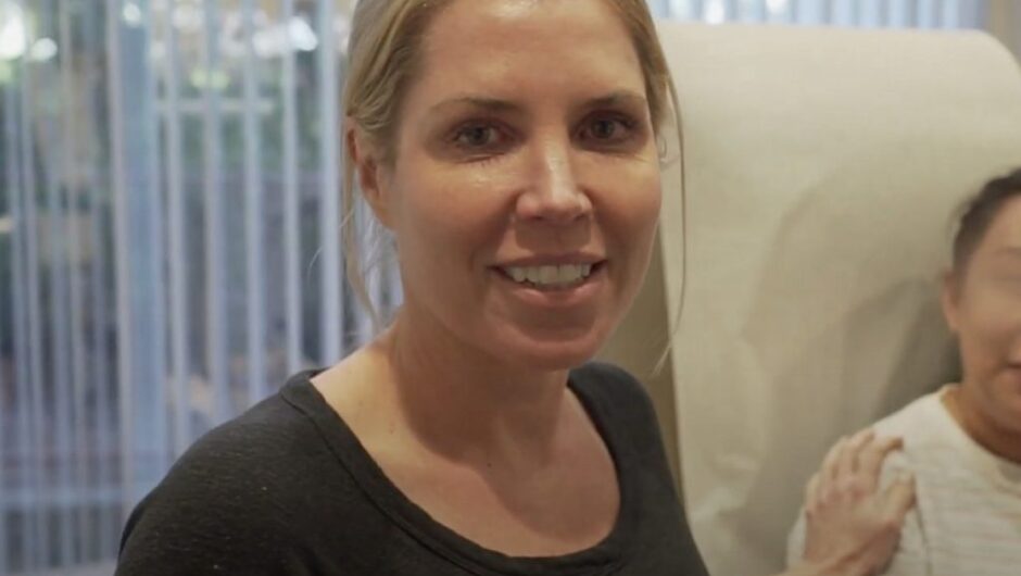 Un fan du &lsquo;RHOC&rsquo; a donné un examen honnête des procédures cosmétiques du Dr Jen Armstrong et l&rsquo;a appelé &lsquo;un voyage aux urgences&rsquo;