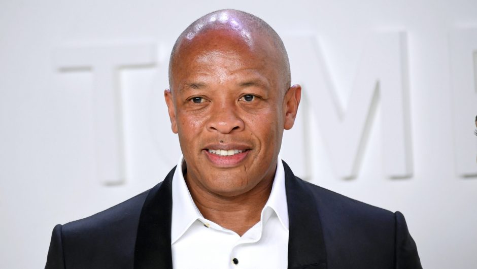 Le Dr Dre et Snoop Dogg ont rendu hommage à Tupac Shakur lors de la mi-temps du Super Bowl