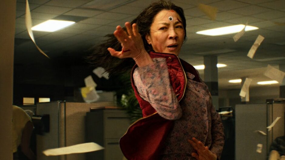 Critique du film « Tout, partout, tout à la fois »: l&rsquo;excellence dramatique des arts martiaux de Michelle Yeoh