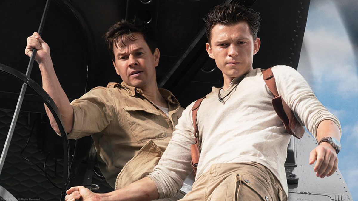 Mark Wahlberg dans le rôle de Victor Sullivan et Tom Holland dans le rôle de Nathan Drake dans le film Uncharted, qui présentait des dizaines d'œufs de Pâques des jeux