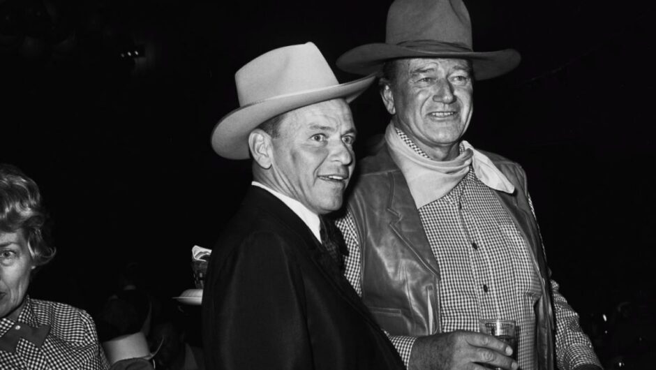 La soirée de fin de soirée de Frank Sinatra a provoqué les violentes représailles de John Wayne