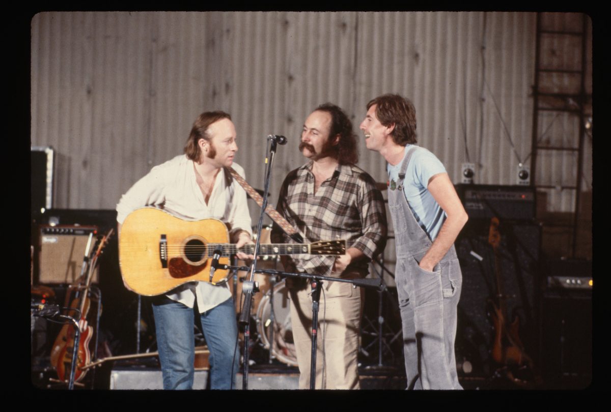 Crosby, Stills & Nash dans le studio d'enregistrement en 1970.