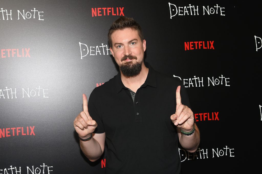 Adam Wingard explique pourquoi Kong frappant Godzilla a failli être coupé de Godzilla Vs.  Kong. 