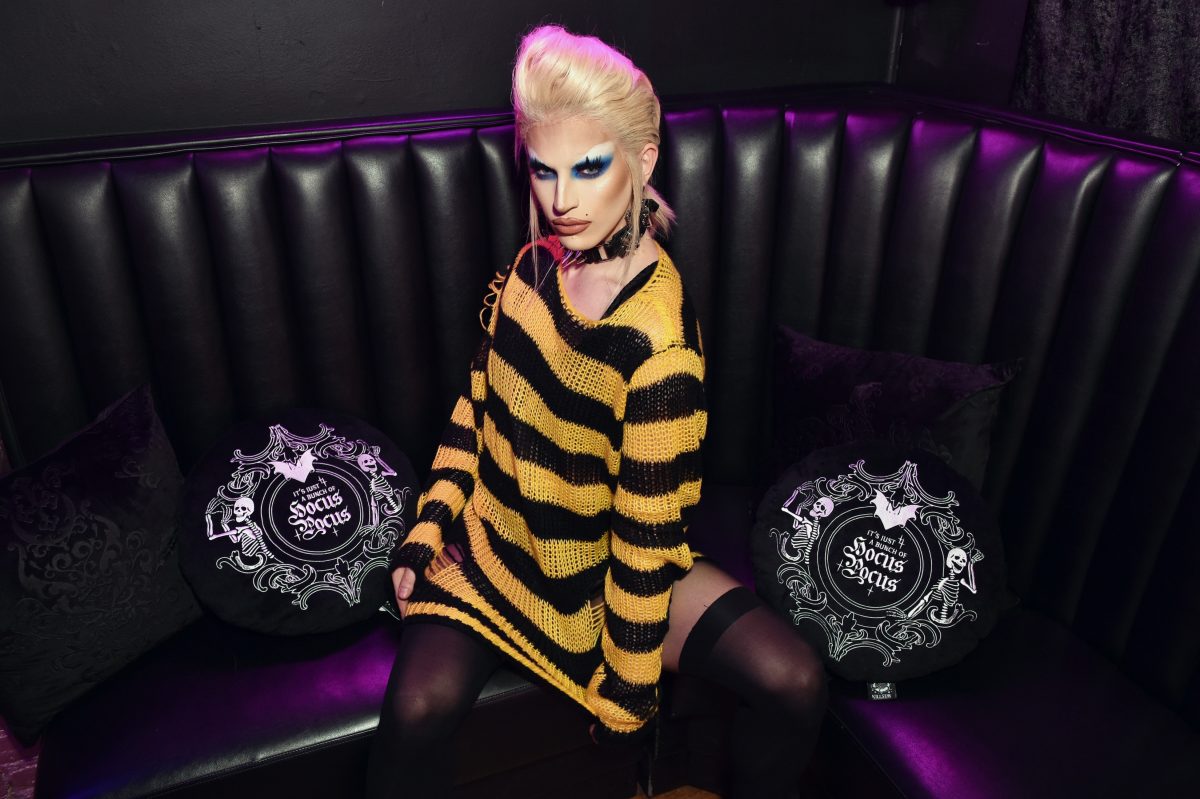 Aquaria assiste aux Black Hexmas de Killstar