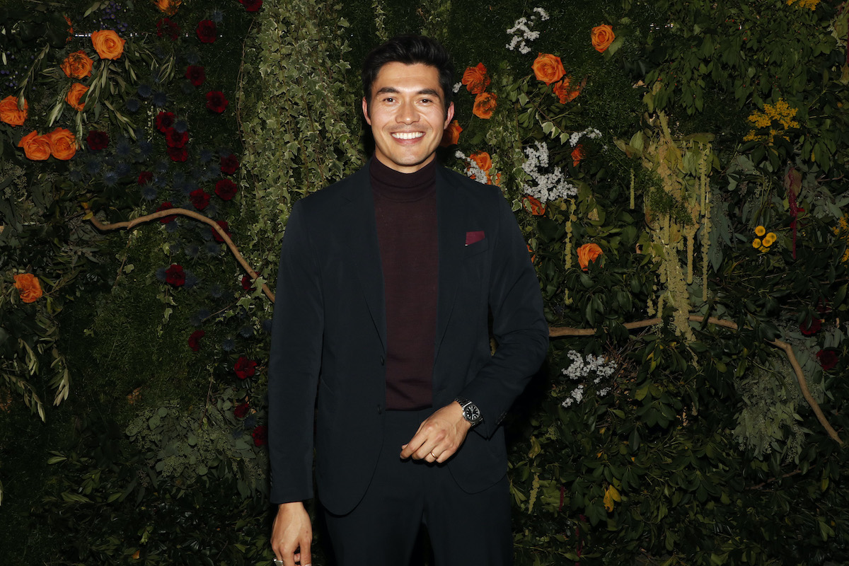 Henry Golding souriant