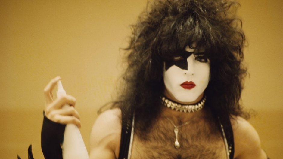 Comment Paul Stanley de Kiss a été impliqué dans le plus grand album studio de Bon Jovi