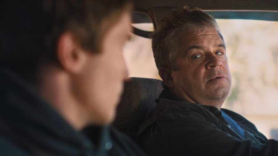 Critique du film « J&rsquo;aime mon père » [SXSW 2022]: Patton Oswalt embrasse pleinement l&rsquo;humour grincheux