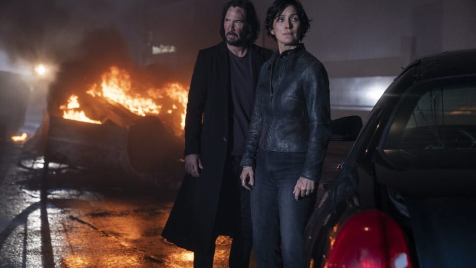 Keanu Reeves, Carrie-Anne Moss&rsquo; Différentes inquiétudes concernant le saut de toit &lsquo;Matrix 4&rsquo;