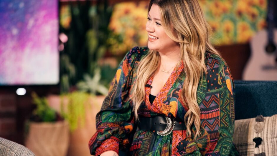 Ce que Kelly Clarkson pense de son prochain ACM 2022 Dolly Parton Tribute
