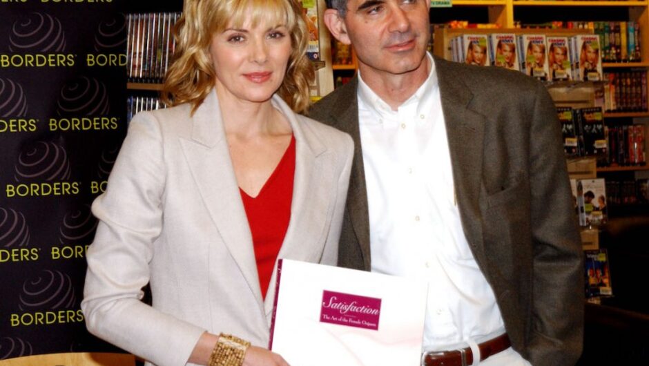 Revisiter le livre de sexe de Kim Cattrall co-écrit avec son ex-mari :  »Je ne voulais pas écrire un livre sur &lsquo;Sex and the City&rsquo;