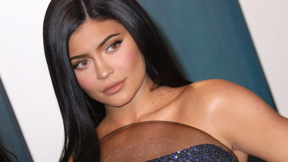 Certains fans de Kylie Jenner sont choqués par le prix de l&rsquo;ours en peluche de son fils