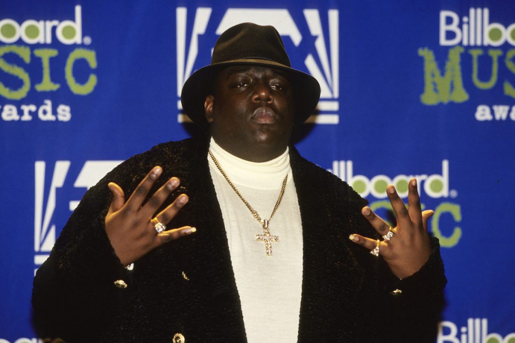 Le rappeur Notorious BIG pose pour les caméras aux Billboard Music Awards 1995