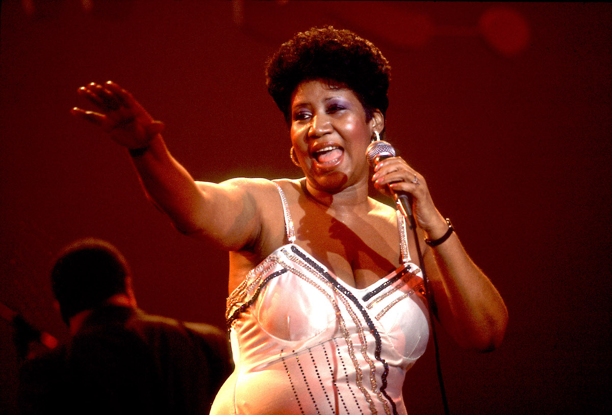 Aretha Franklin se produit sur scène
