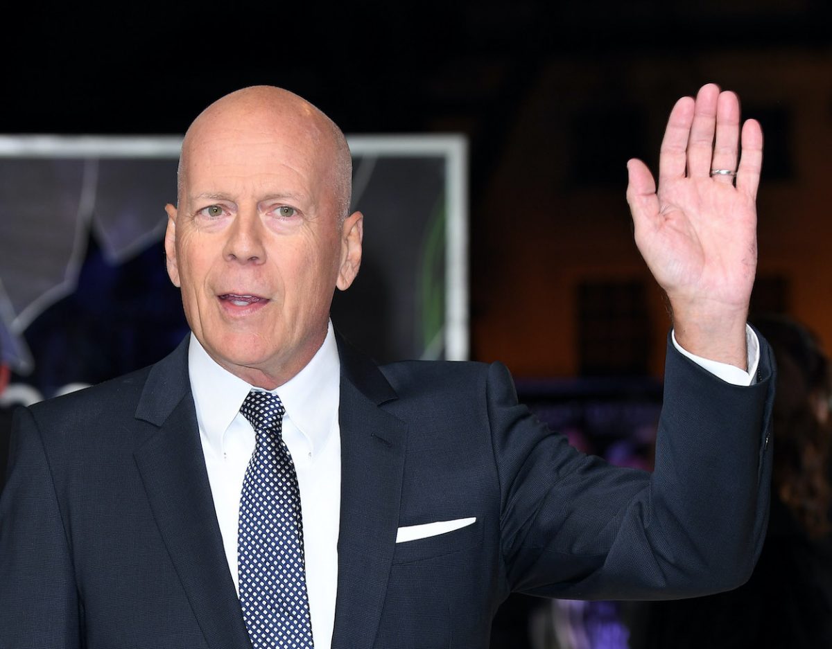 Bruce Willis, qui a cessé d'agir après un diagnostic d'aphasie en 2022, apparaît au premier ministre britannique de 