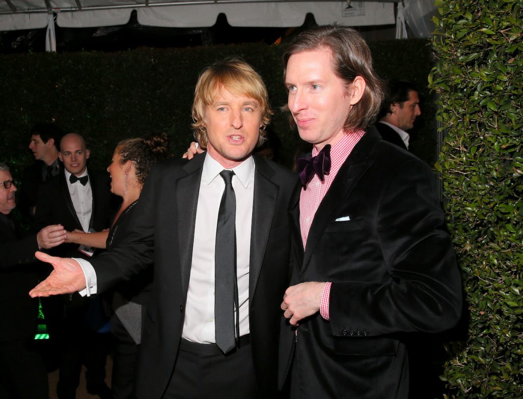 L'acteur Owen Wilson et le réalisateur Wes Anderson discutent après la 72e édition des Golden Globe Awards en 2015