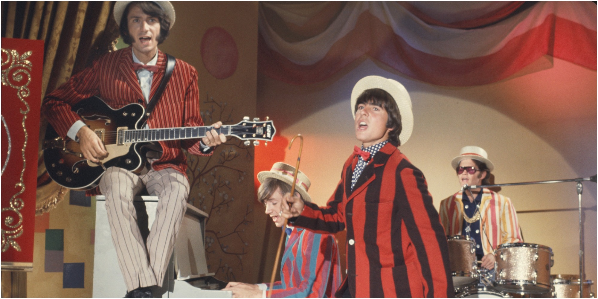 Le casting de Monkees comprend Davy Jones, Mike Nesmith, Mickey Dolenz et Peter Tork.