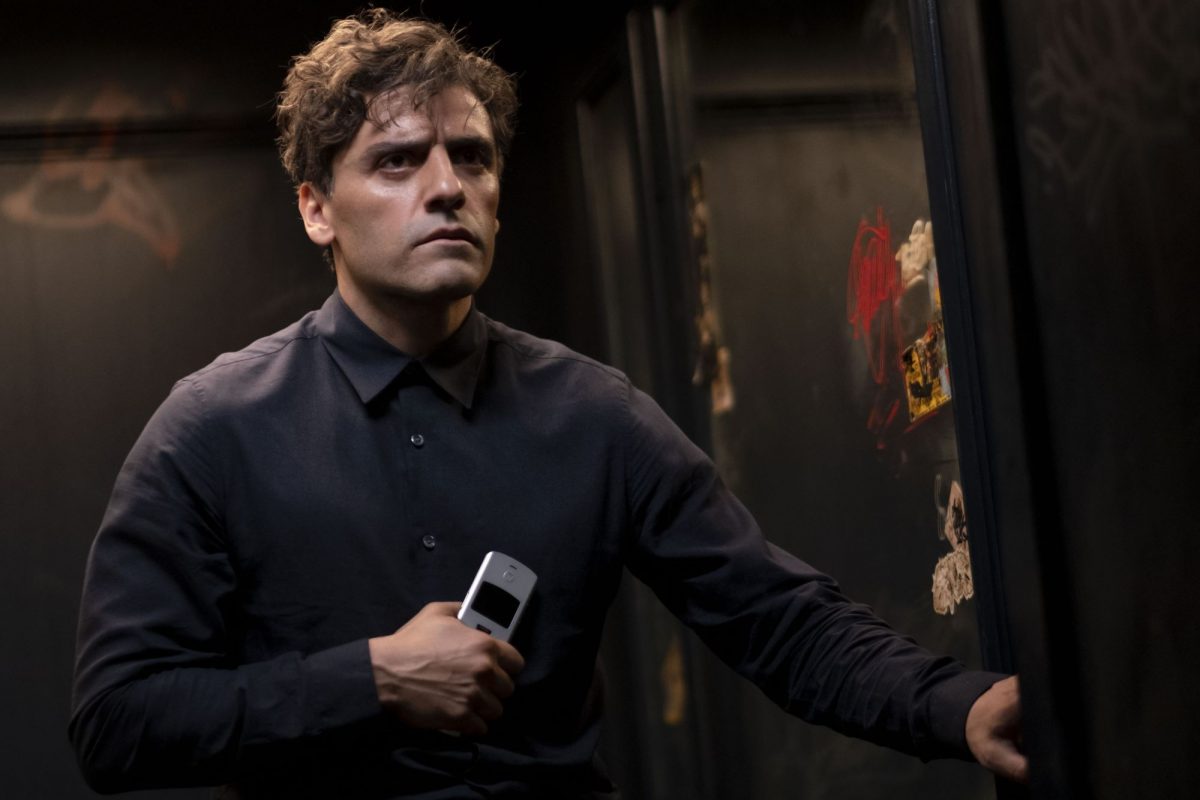 Oscar Isaac joue le rôle de Steven Grant dans l'épisode 1 de