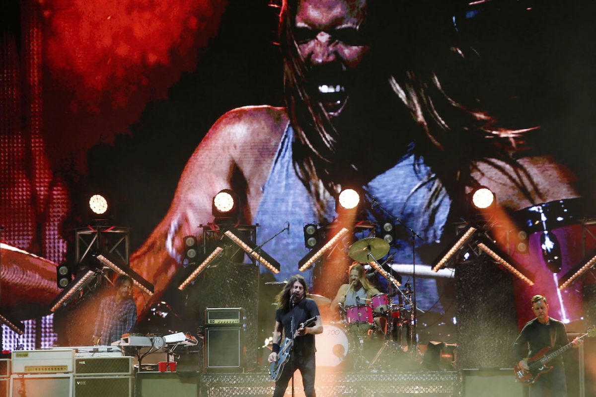 Foo Fighters se produisant au Chili en 2022.