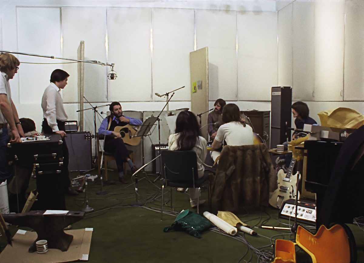 Paul McCartney, Ringo Starr, George Harrison et John Lennon dans 