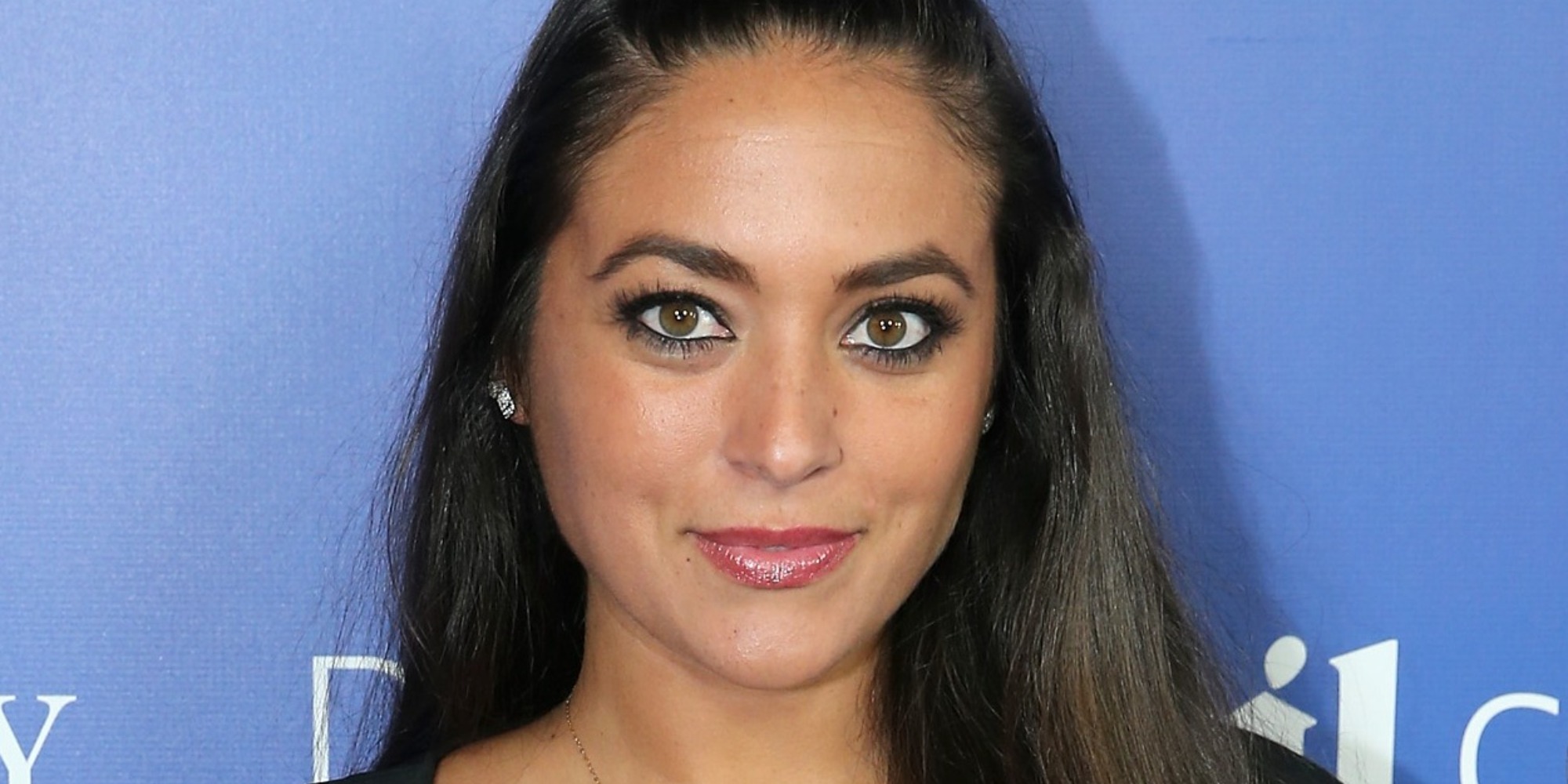 Sammi Giancola pose sur le tapis rouge.