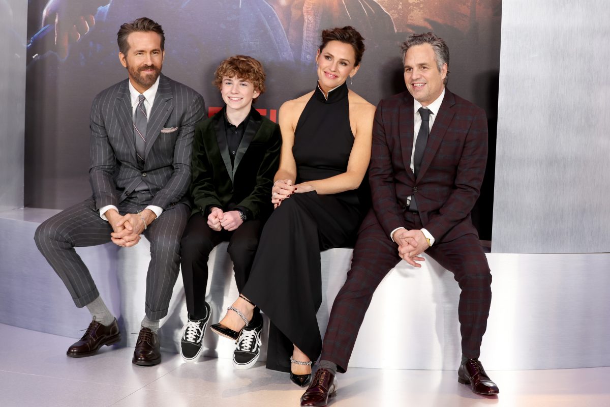 Jennifer Garner et Mark Ruffalo discutent du rôle des parents de Ryan Reynolds dans The Adam Project